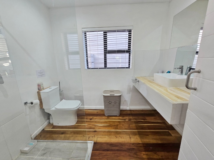 7 Bedroom Property for Sale in Kingfisher Creek Western Cape